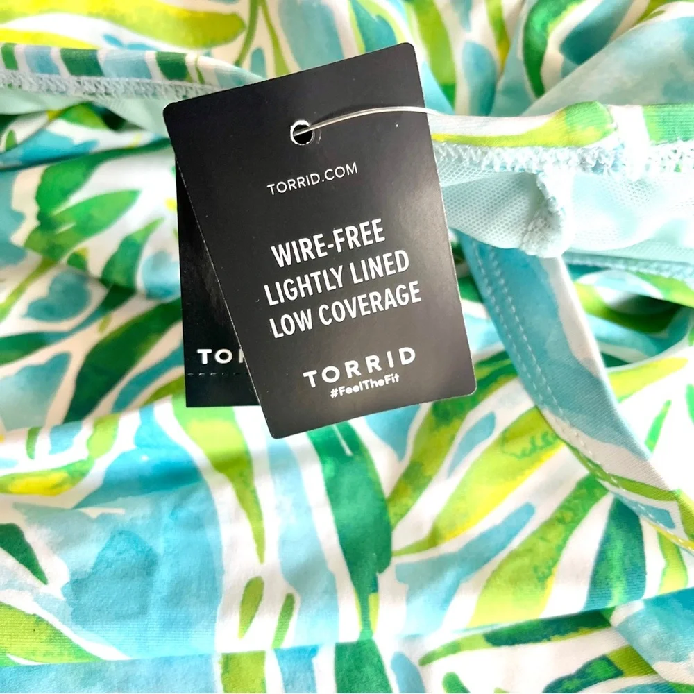 Torrid NEW Swimsuit Dress plus 6X one piece Side Cinch Fitted wireless shelf bra